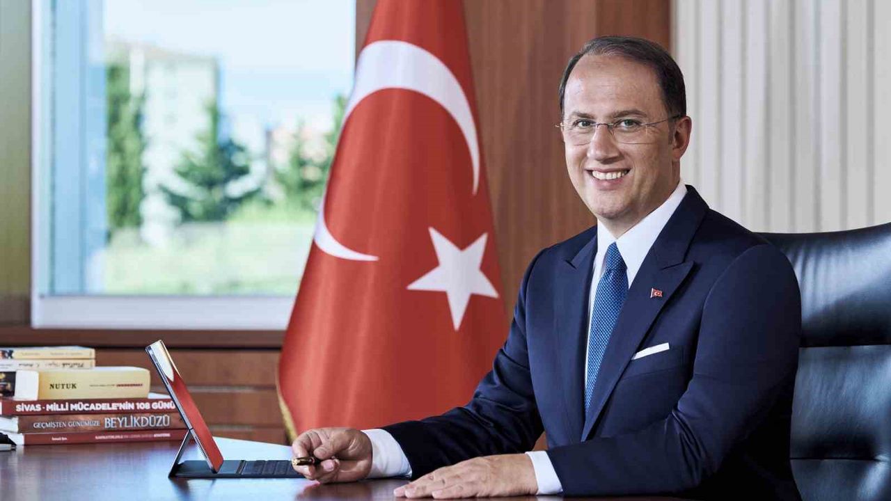 Beylikdüzü Belediye Başkanı Mehmet Murat Çalık kimdir?