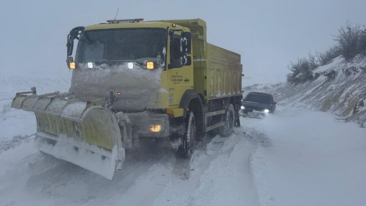 Yozgat'ta yolda kalan vatandaşların imdadına ekipler yetişti!