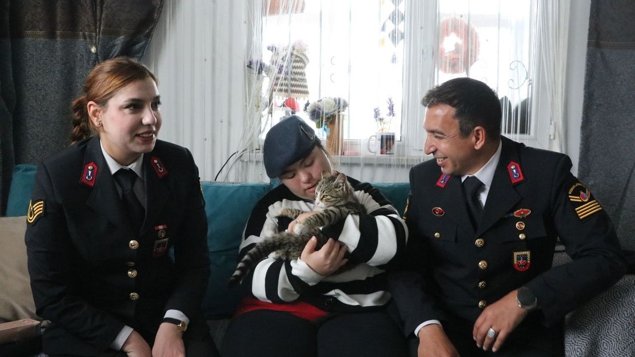 Yozgat'ta jandarmadan down sendromlu Suna'ya sürpriz!