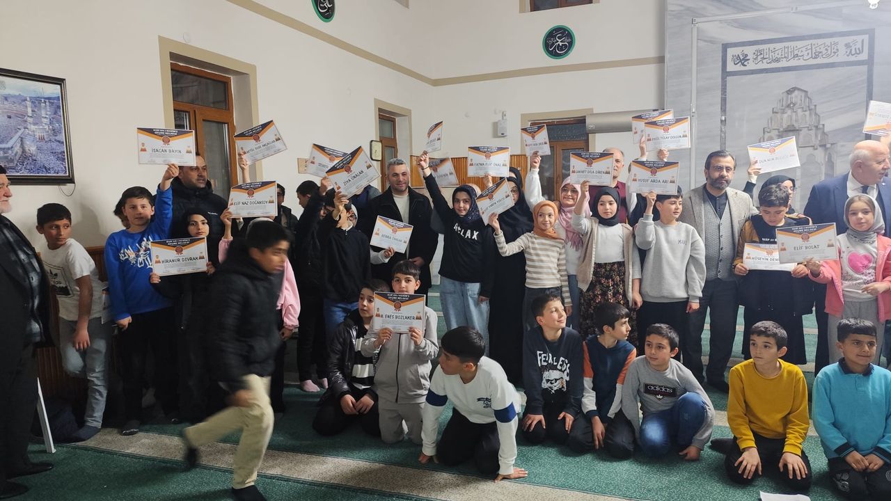 Akdağmadeni'nde Kur’an’a geçiş töreni