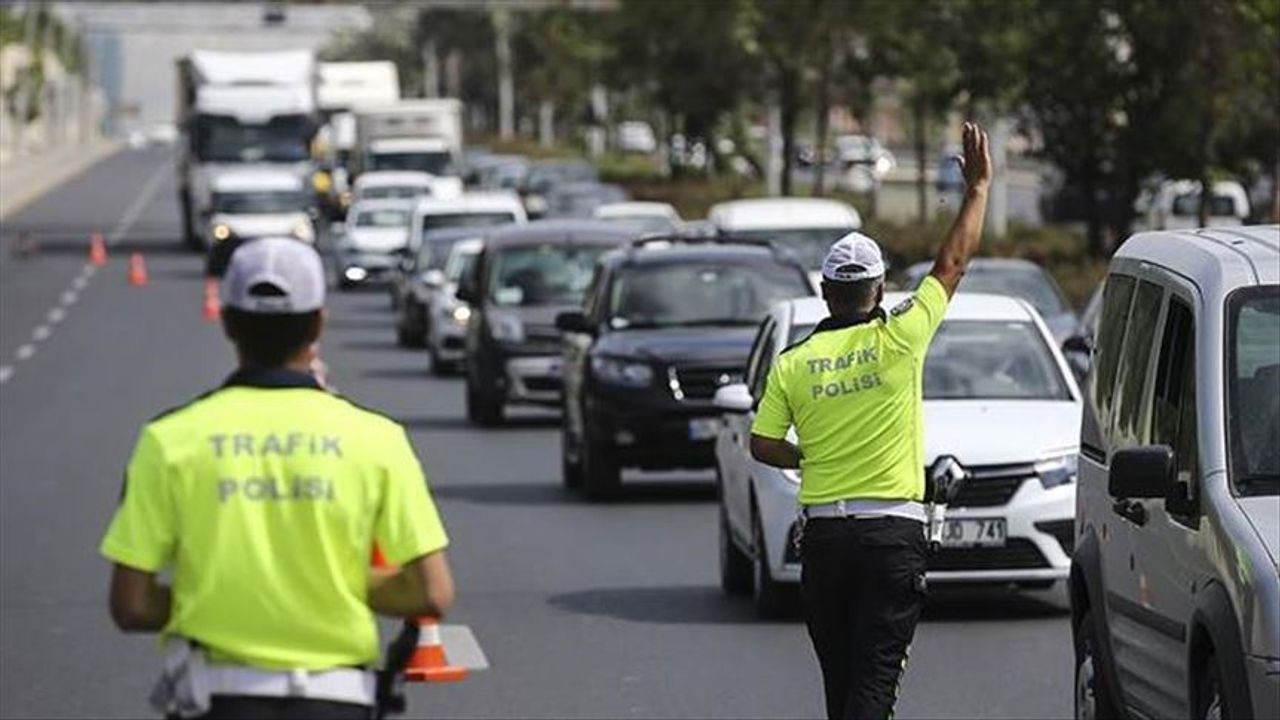 Bakanlıktan sürücülere uyarı! Başvurmayan trafiğe çıkamayacak