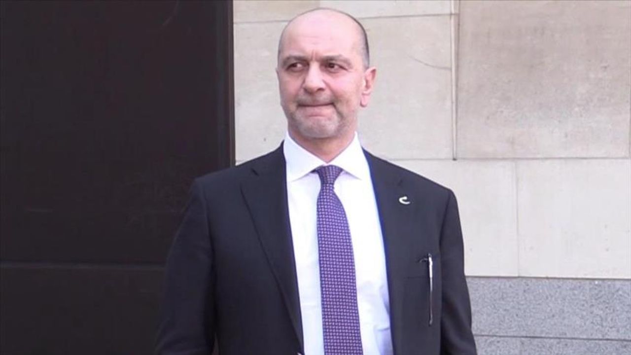 FETÖ firarisi Akın İpek kimdir? Köşkleri yeniden satışta!