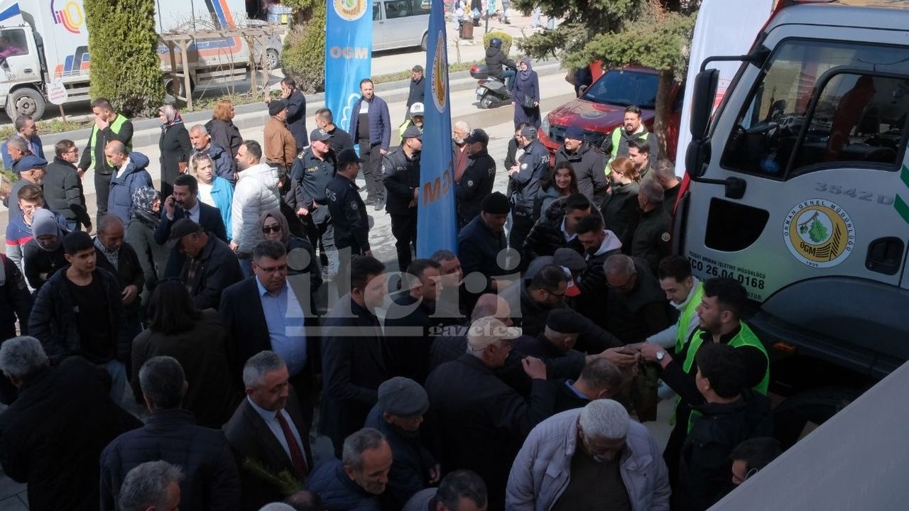 Yozgat Lise Caddesinde ücretsiz dağıtıldı: Kalabalık oluştu!