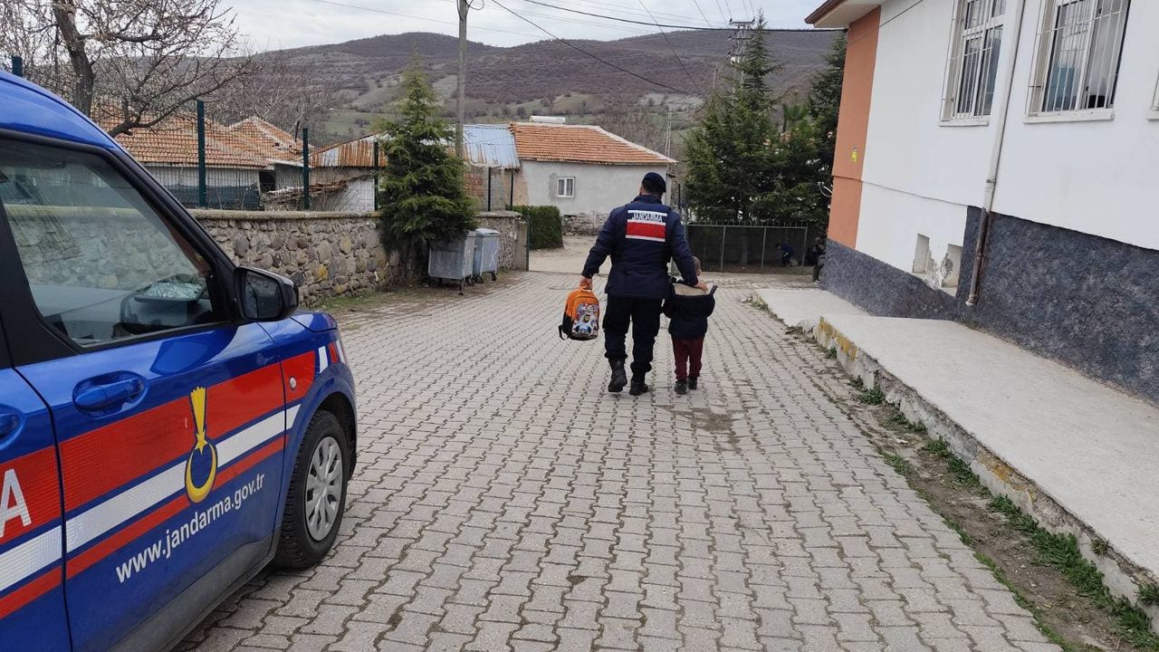 Yozgat’ta okul çevrelerinde güvenlik denetimi... Jandarma ekipleri devrede