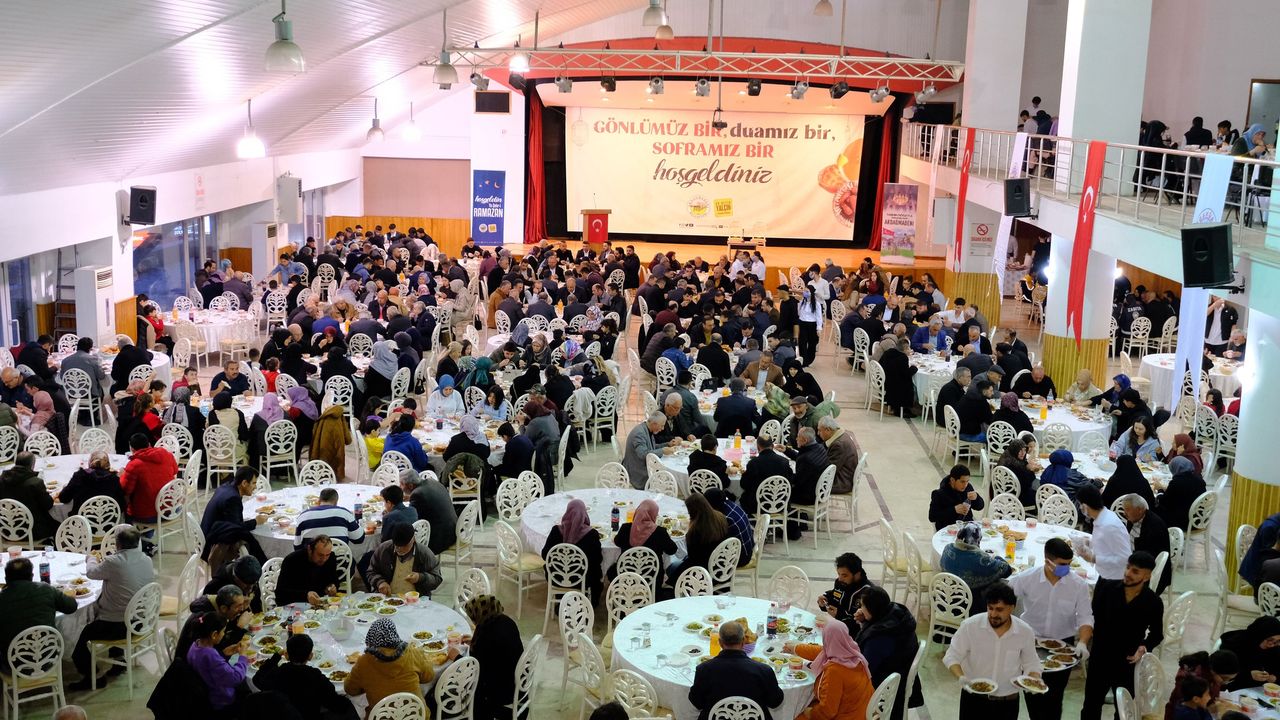 Akdağmadeni'nde Kadir Gecesi’ne özel iftar
