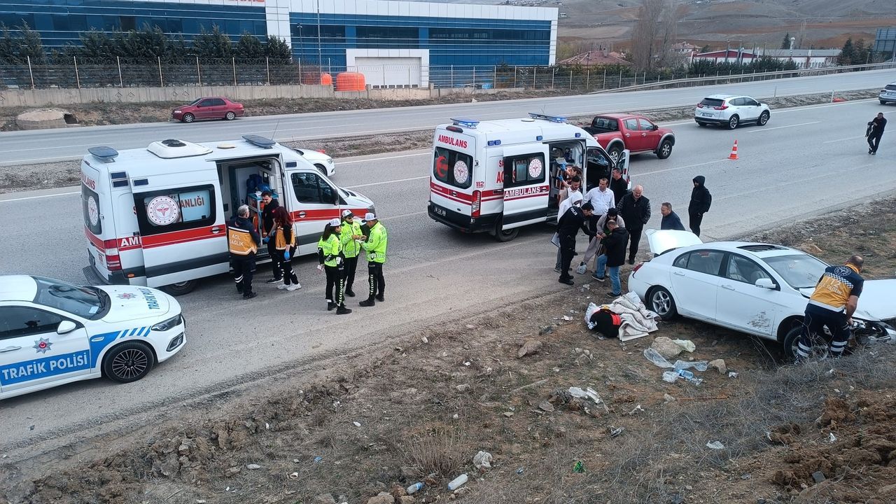 Kontrolden çıkan otomobil araziye devrildi: 3 yaralı