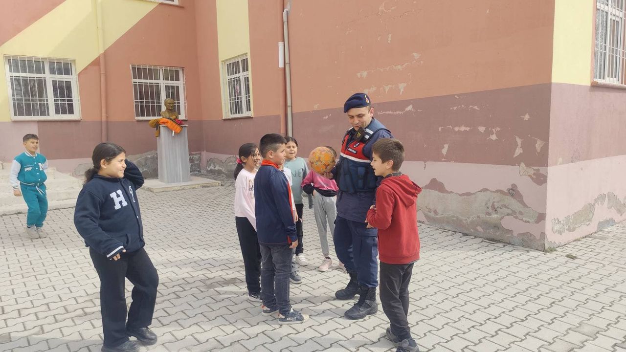 Yozgat'ta öğrencilerin güvenliği için jandarma denetimi
