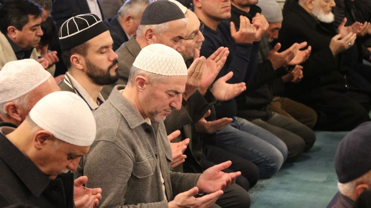 Yozgat'ta bayram namazı kılındı