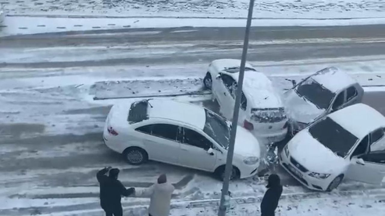 Yozgat’ta kayan araçlar birbirine girdi!