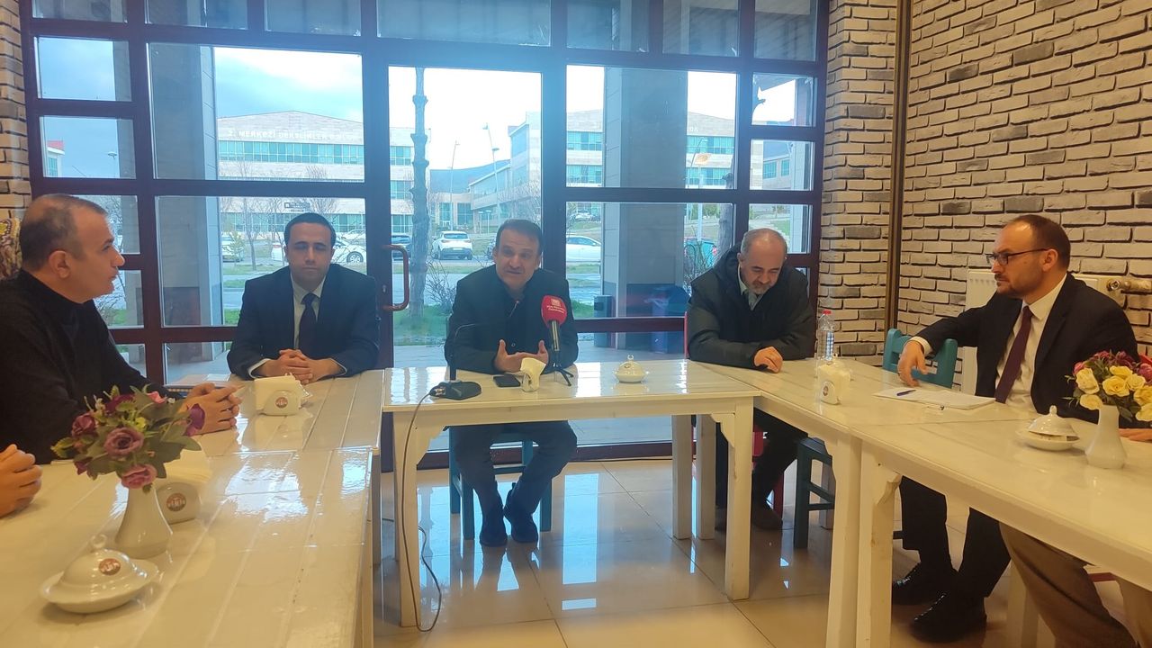 Bozok’tan Muş’a bilim yolculuğu: Prof. Dr. Hamdi Temel öğrencilerle buluştu