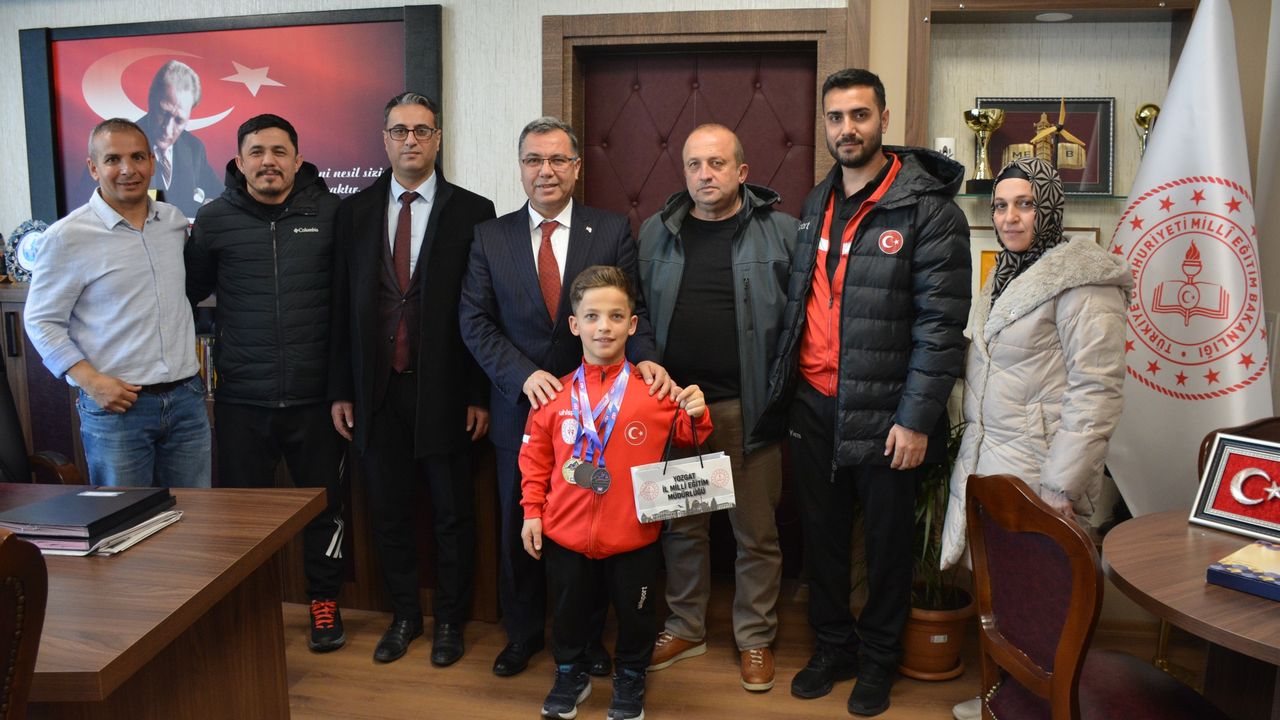 Yozgatlı şampiyondan İl Müdürü Altınkaynak'a ziyaret
