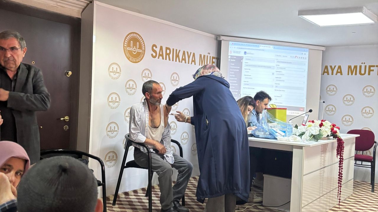 Sarıkaya'da hacı adayları aşılandı