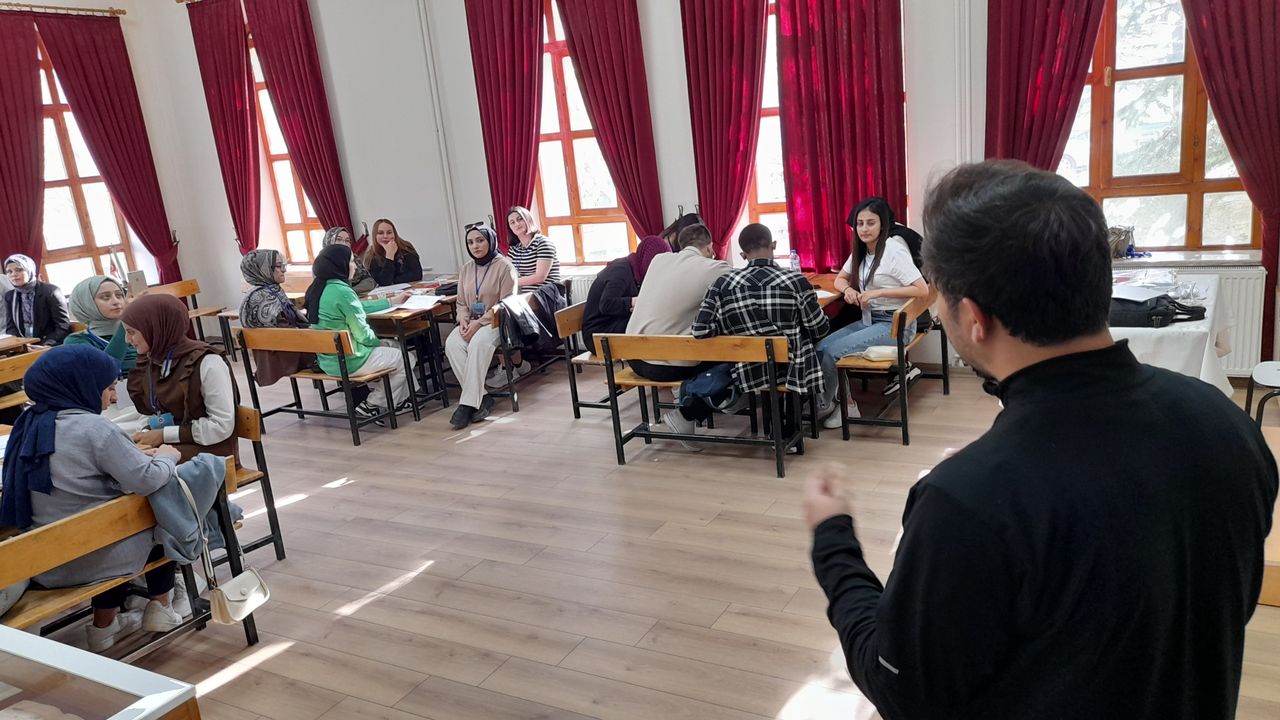 YOBÜ gençleri yerelde girişimciliği tartıştı