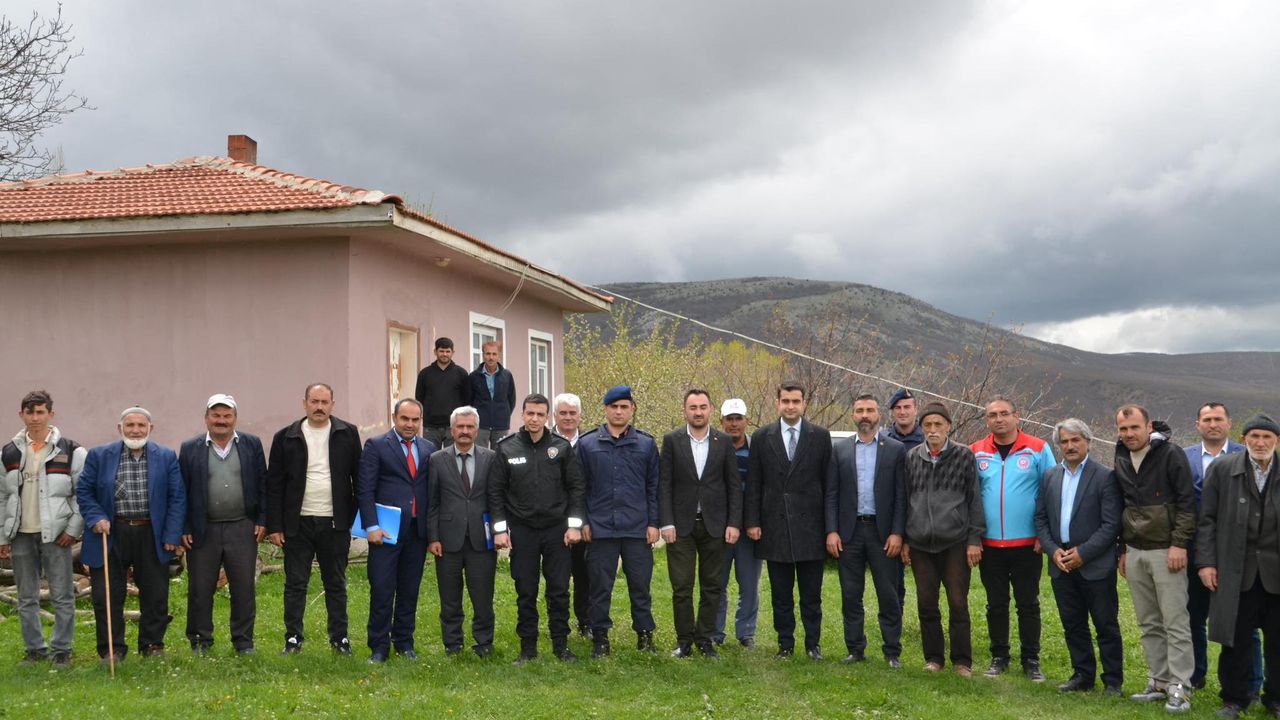 Aydıncık Kaymakamı vatandaşlarla buluştu