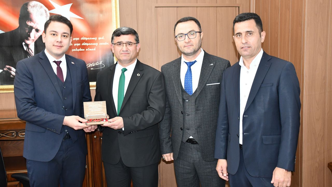 Başkan Kirazlıdan Kaymakam Öztürk'e ziyaret