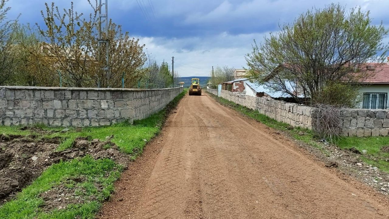 Akdağmadeni köylerinde yollar yenileniyor