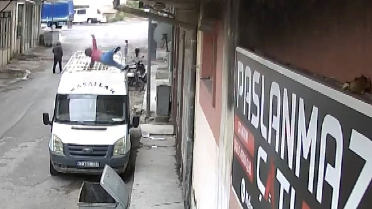 Bebek 2'nci kattan çöp konteynerine düştü!