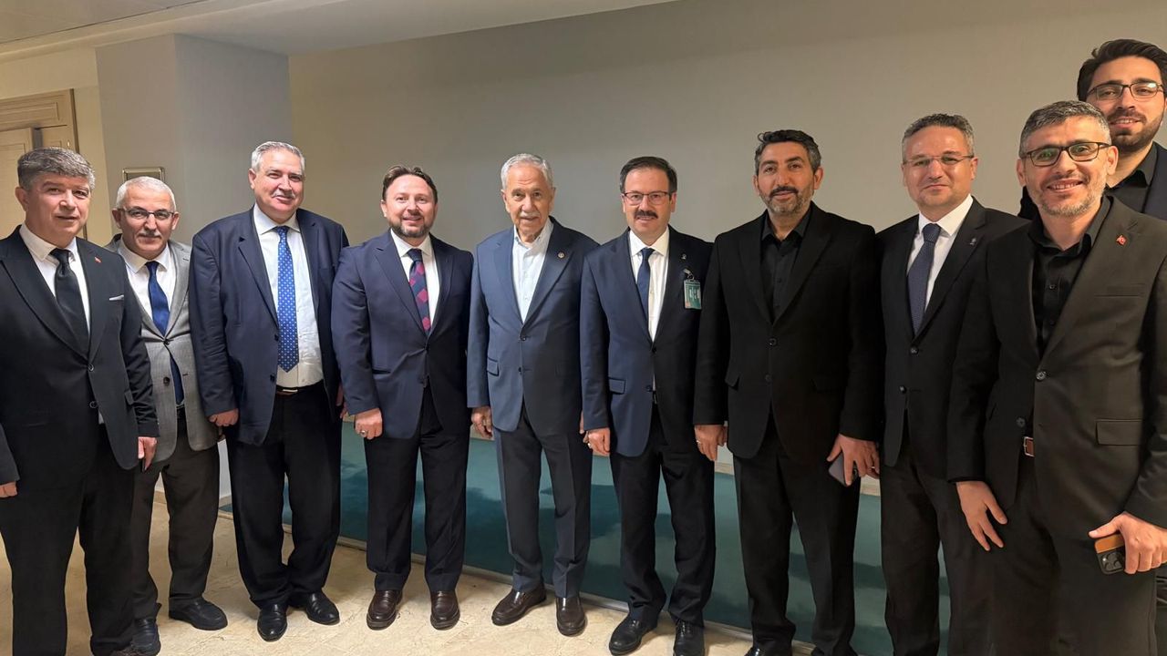 AK Parti Yozgat'tan Bülent Arınç'a ziyaret