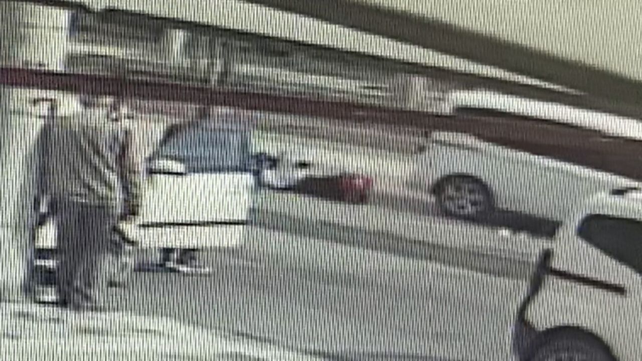 Motosikletle araç çarpıştı… Kaza kameraya yansıdı!
