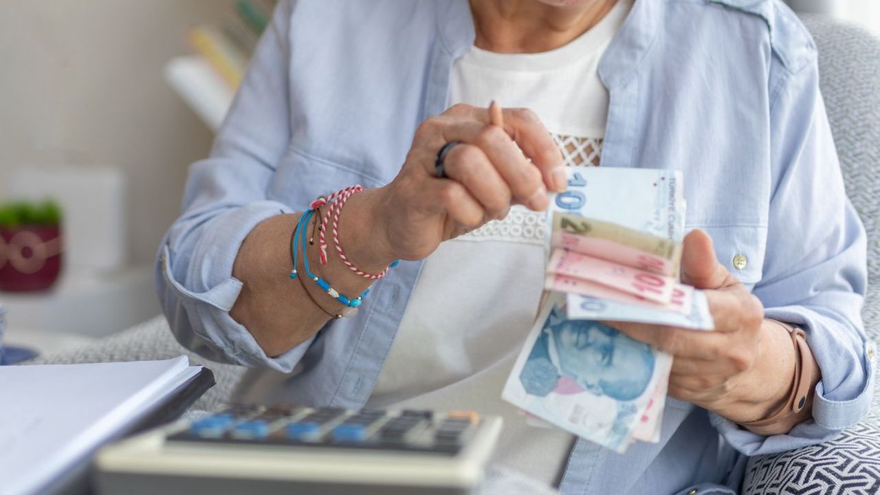 Anneler Günü’ne 5 bin lira hesaplara yatacak