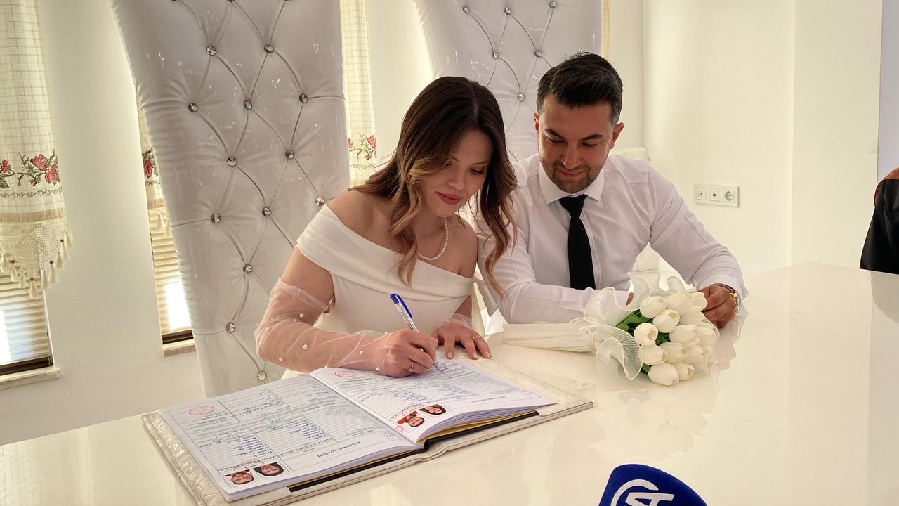 Yozgat'ta nikah dairelerinde "05.05.2025" yoğunluğu yaşandı