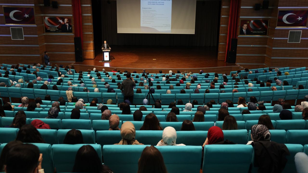 Yozgat Bozok Üniversitesinde ebeler günü kutlandı