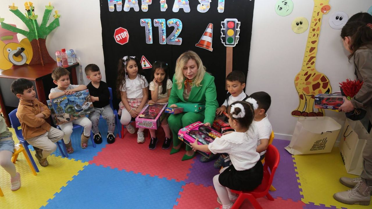 Arzu Özkan aile destek merkezini ziyaret etti