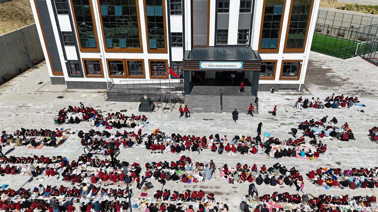 Kınalıhasan Ortaokulu'nda anlamlı etkinlik