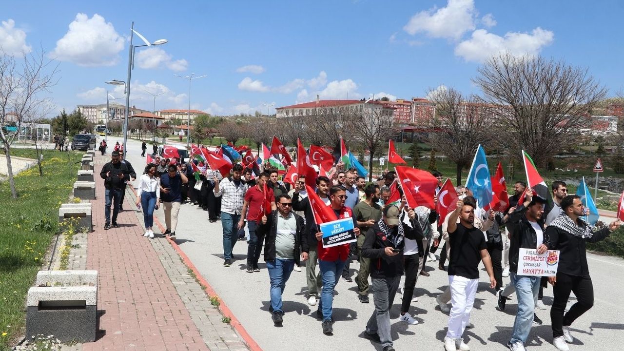 Yozgat Bozok Üniversitesi öğrencileri destek için yürüdü