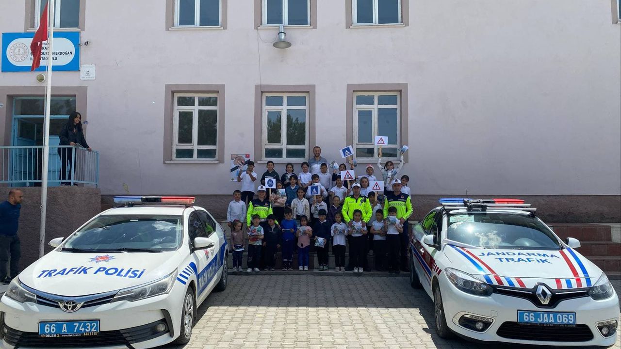 Aydıncık'ta miniklere trafik dersi
