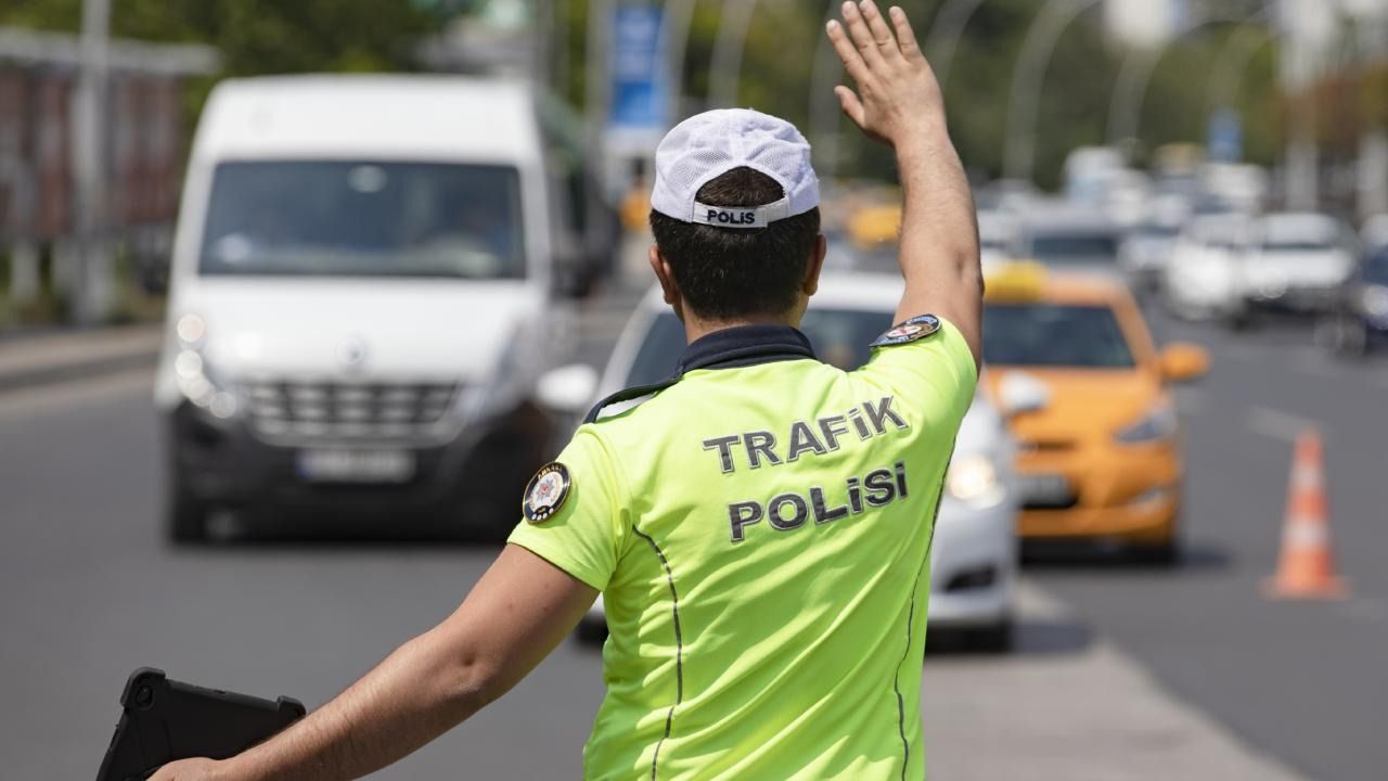 Değiştirmeyen trafiğe çıkamayacak! 3 bin 809 lira cezası var