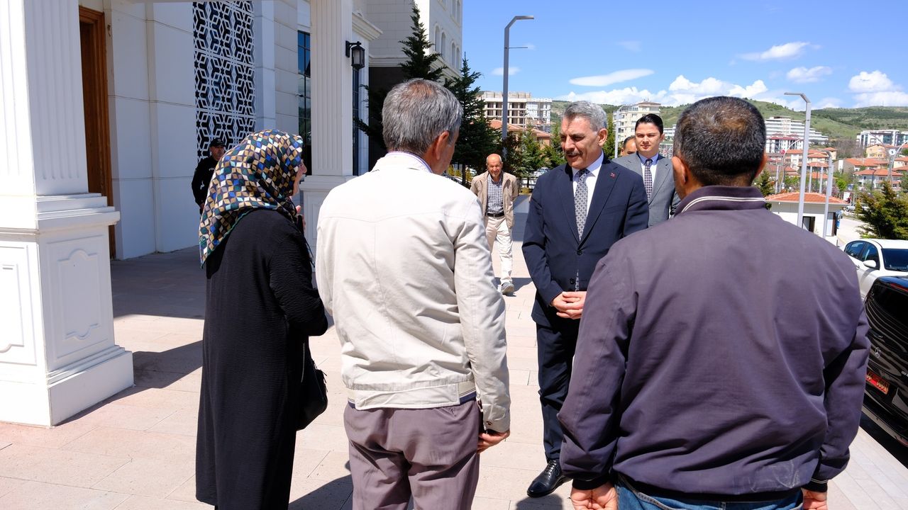 Vali Özkan vatandaşlarla sohbet etti