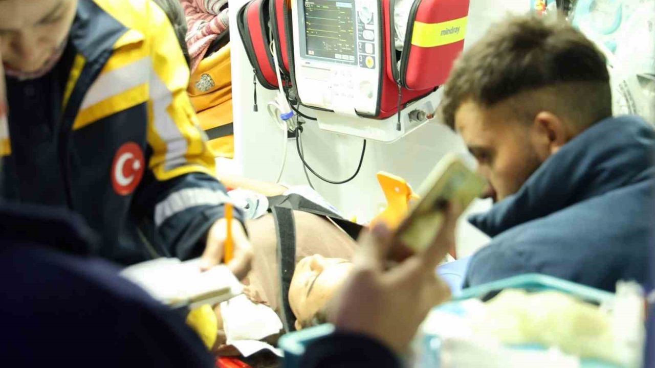 Kontrolden çıkan otomobil şarampole yuvarlandı!