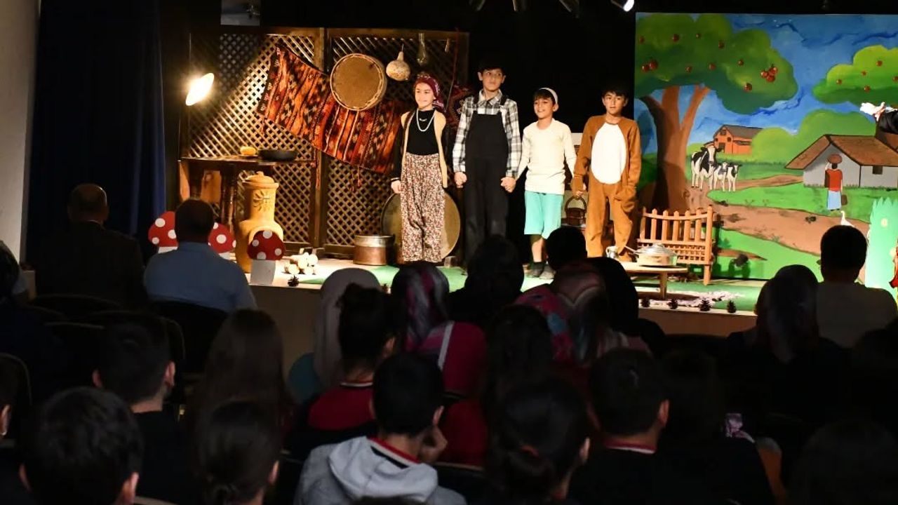 Yozgat'ta çocuk tiyatrosu sahnelendi