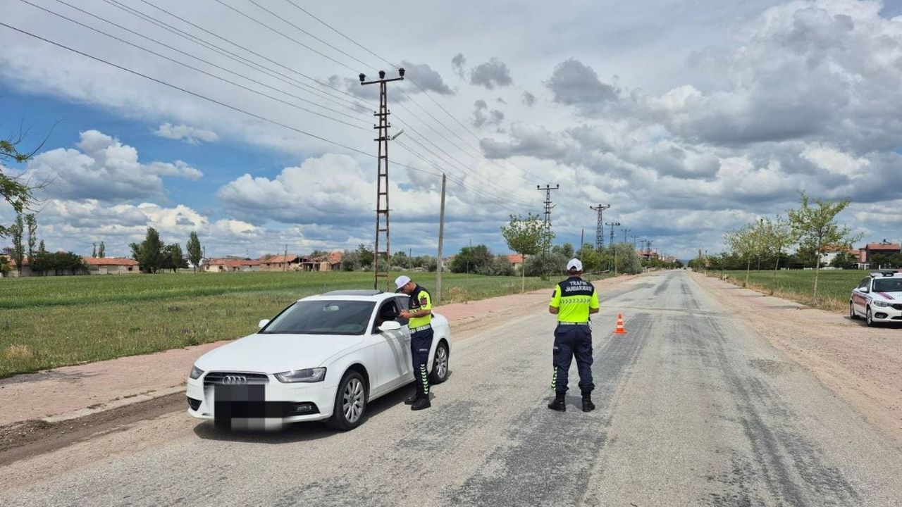 Sürücülere ceza yağdı! Yozgat’ta 2 araç trafikten men edildi