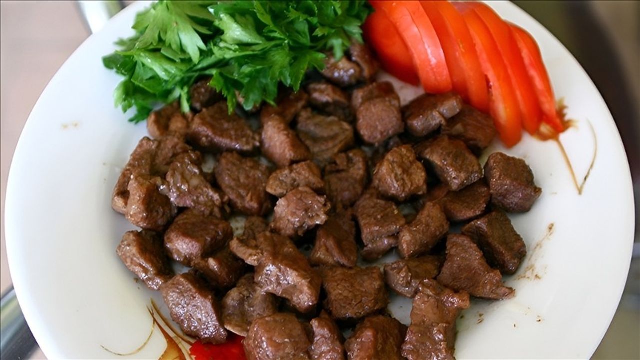 Bayram sofralarında sağlık alarmı: Et nasıl tüketilmeli?
