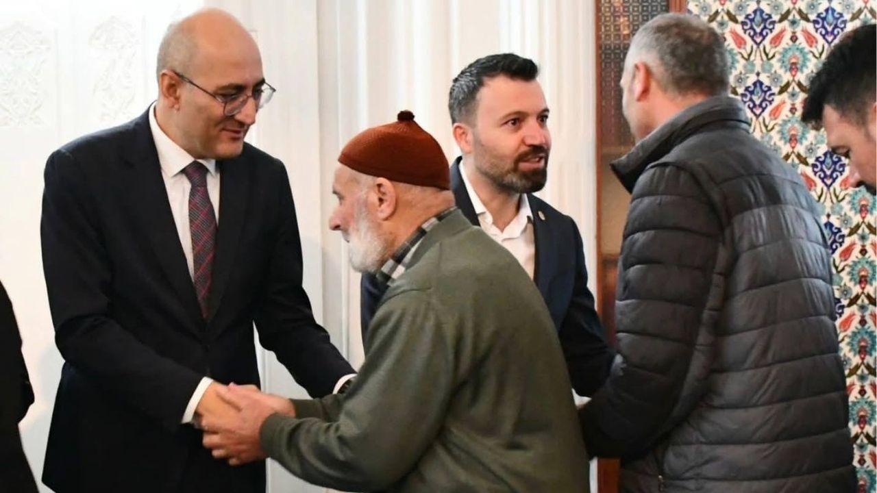 Şahan bayram sabahında vatandaşlarla buluştu