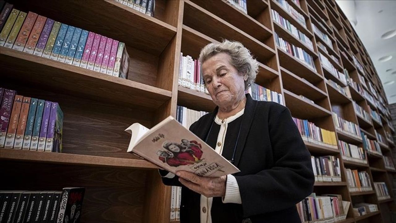 Türk edebiyatının 'Mona Roza'sı Muazzez Akkaya kimdir?