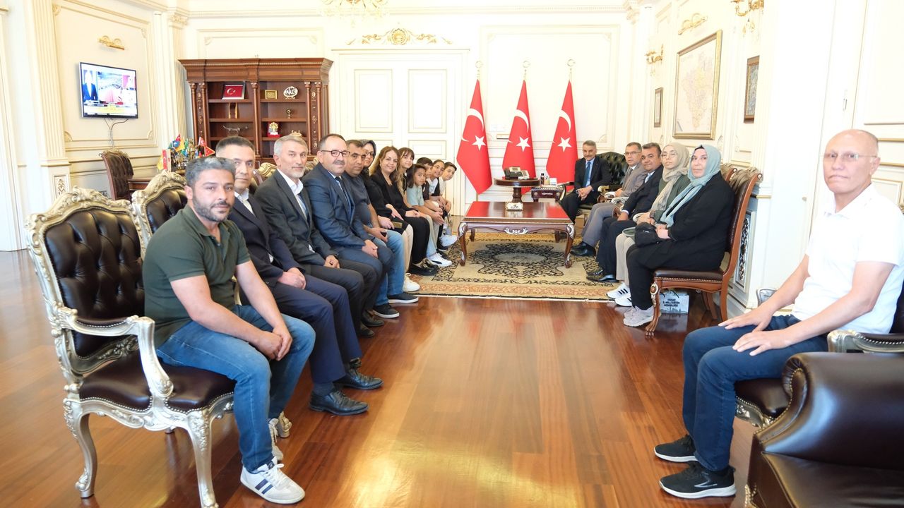 Yozgat Valisi başarılı öğrencileri ağırladı