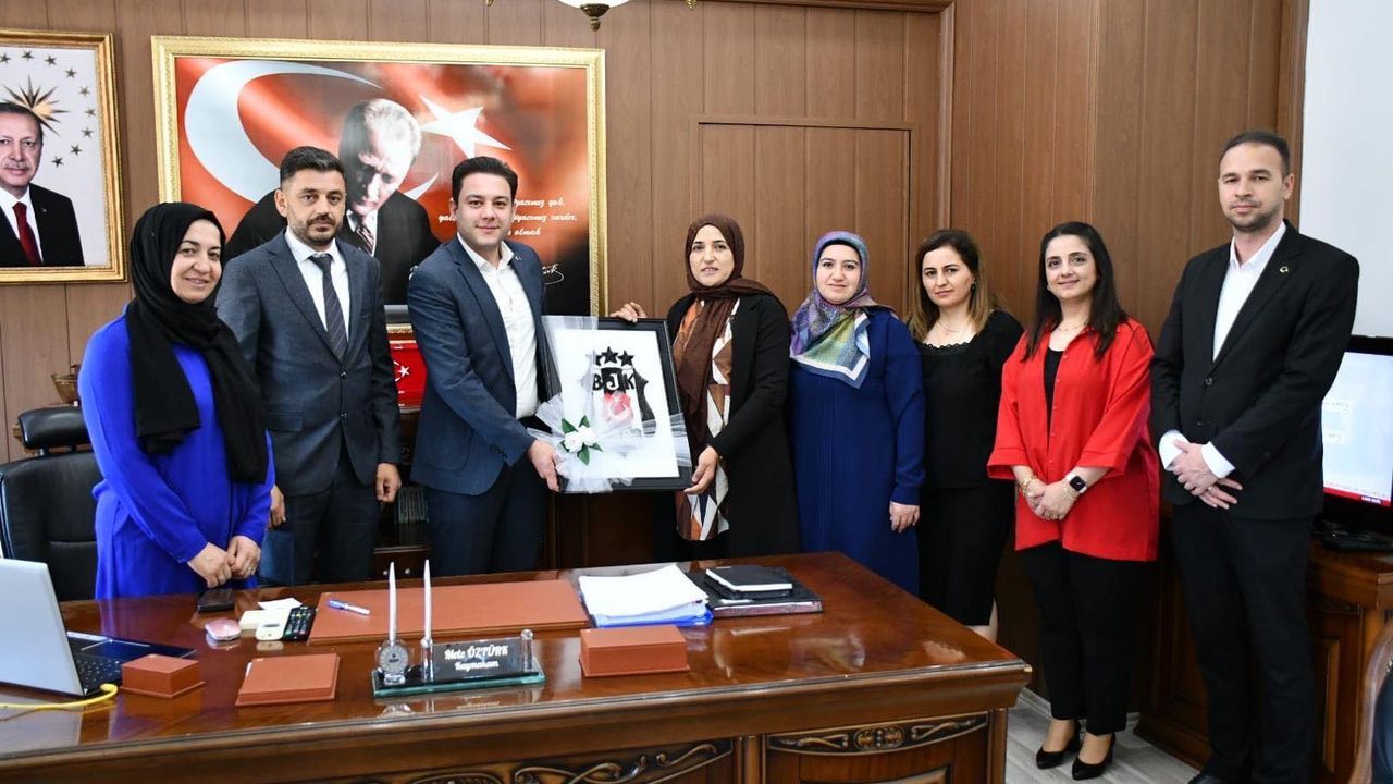 Usta öğreticilerden Öztürk’e anlamlı ziyaret