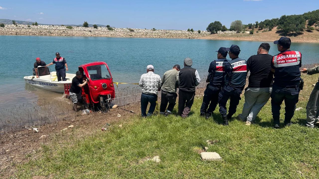 Yozgat’ta çevre koruma operasyonu: Barajdan elektrikli bisiklet çıkarıldı
