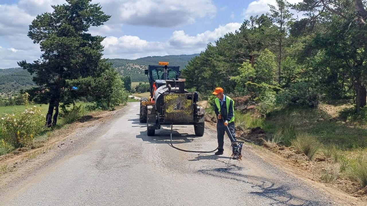 Akdağmadeni'nde köy yolları yenileniyor