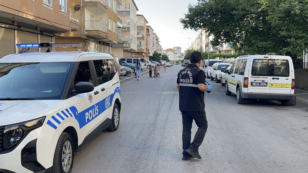 Alkollü 2 arkadaş birbirini bıçakladı