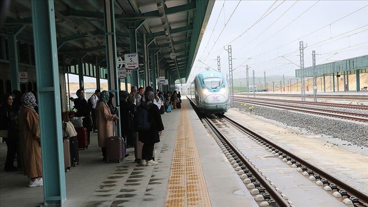 Yozgat'ta YHT biletlerinde beklenmedik yoğunluk