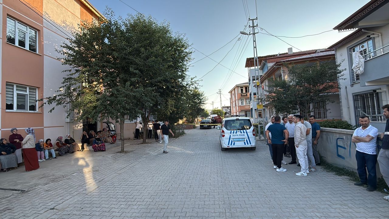 Otomobilin altında kalan 3 yaşındaki çocuk hayatını kaybetti