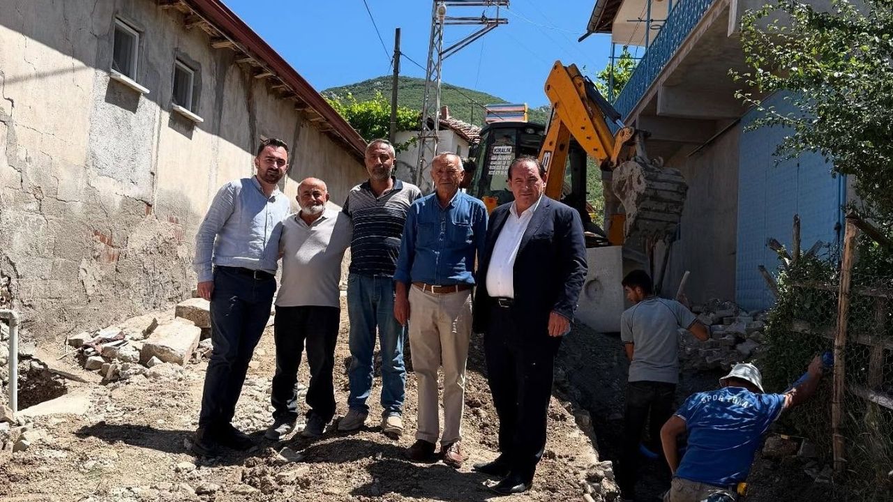 Dereçiftlik köyünde içme suyu hattı yenileniyor