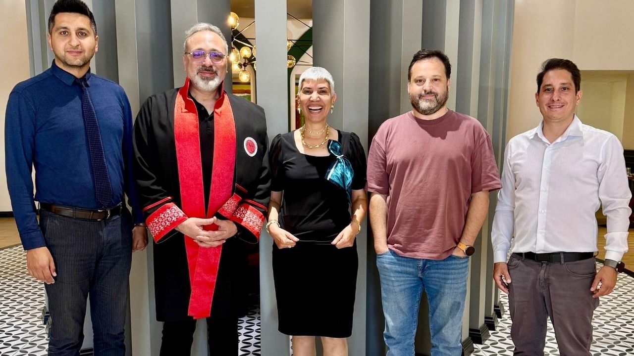 Kayhan tecrübesini akademik alana taşıdı