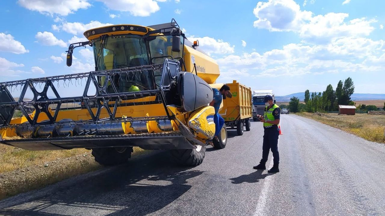 Yozgat jandarmasından biçerdöver sürücülerine uyarı
