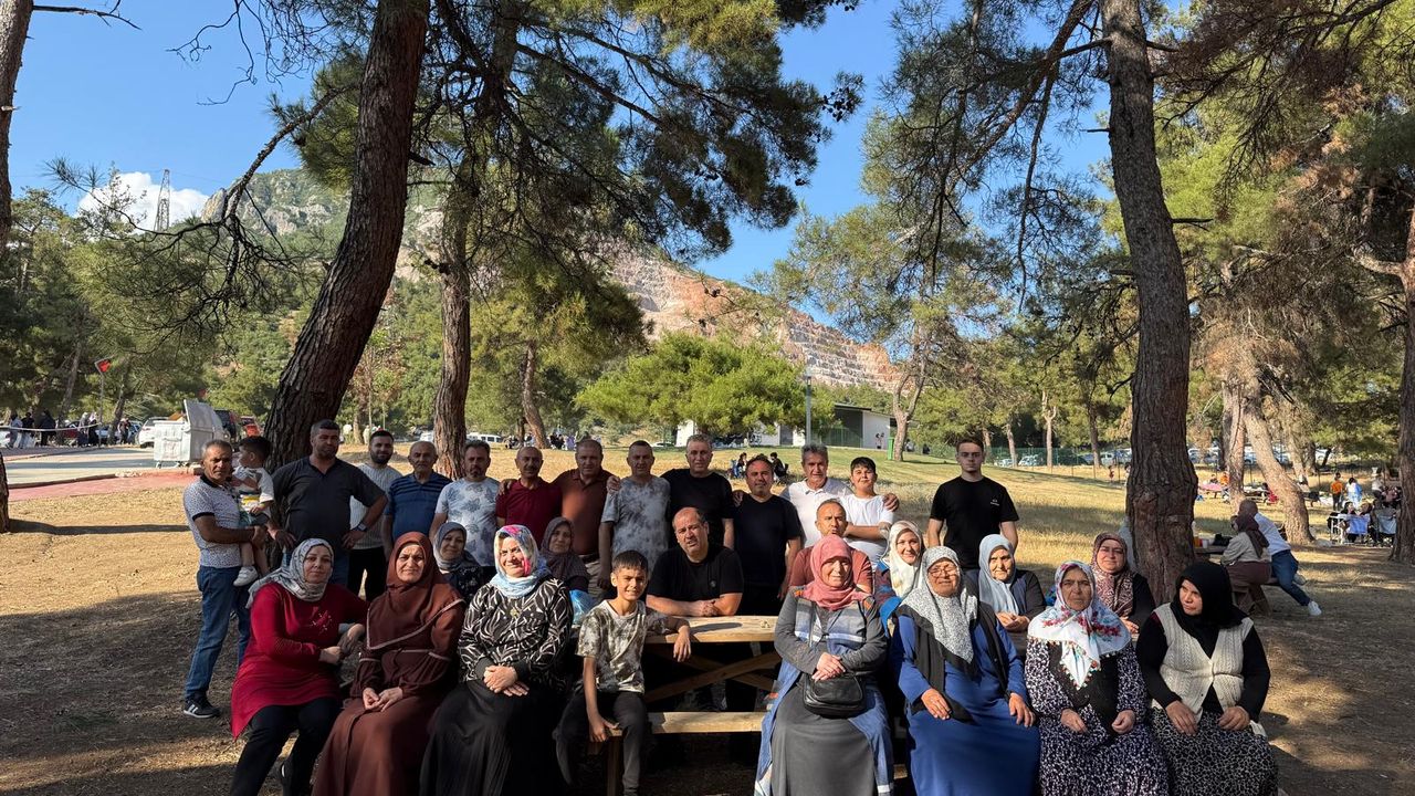 Memleket özlemi halayla dindi! Yozgat'ta anlamlı buluşma