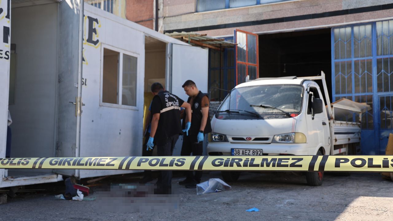 Tartışma kavgaya dönüştü… Alacak verecek kavgası kanlı bitti!